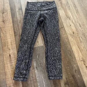 Lululemon women’s leggings size 6